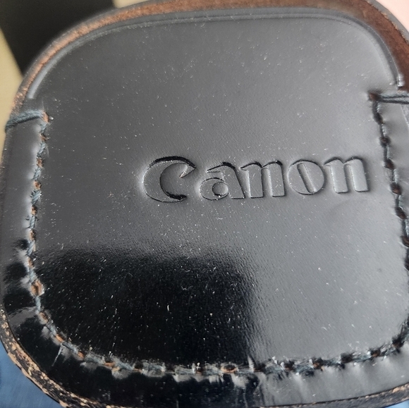 Canon W-60 Lens Hood with Case - Picture 5 of 10